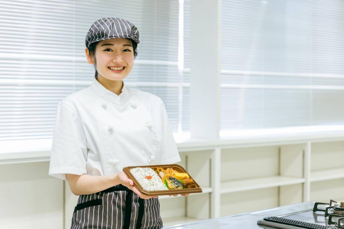 宅配弁当（冷凍）を美味しく食べる！保存・解凍の完全ガイド